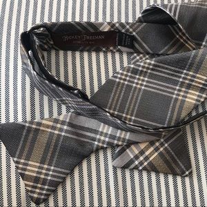 Hickey Freeman Mens 100% Silk Bow Tie